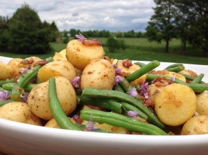 A great side dish for summer entertaining: new potato and green bean salad with bacon-shallot dressing